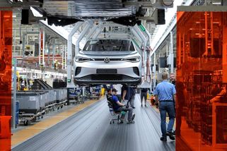 Volkswagen musí šetřit, střet s odbory začal - Novinky
